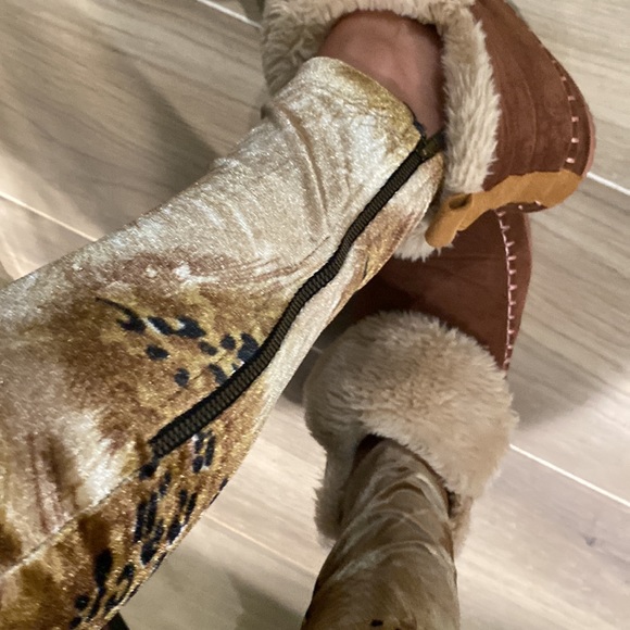 🌺SOLD🌺 Vintage Spell Leggings - Picture 5 of 11